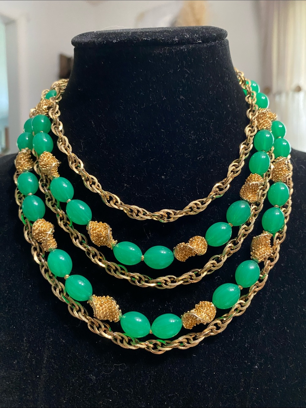 VTG 👑 Trifari Faux Jade Bead and Chain Necklace